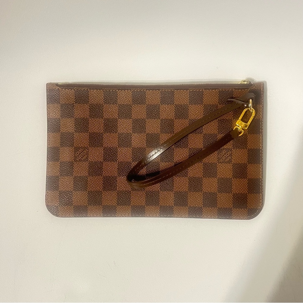 LV Neverfull Pouch in Damier Ebene